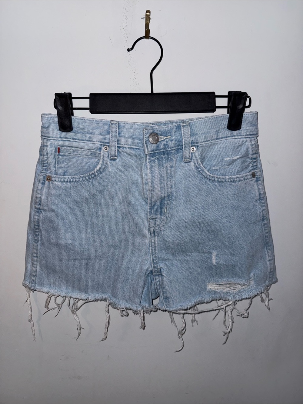 Aritzia - Sunday Best Light Blue Distressed Denim Shorts size 00